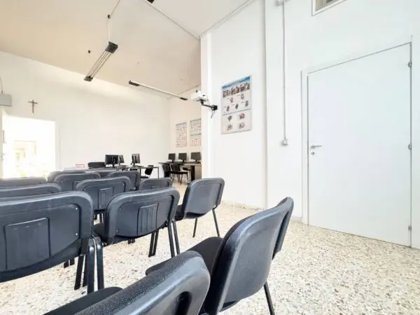 Locale Commerciale via Carlo Massa, Lecce
