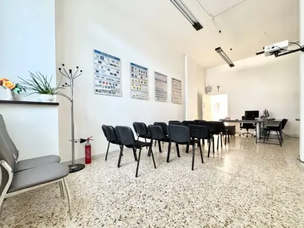 Locale Commerciale via Carlo Massa, Lecce