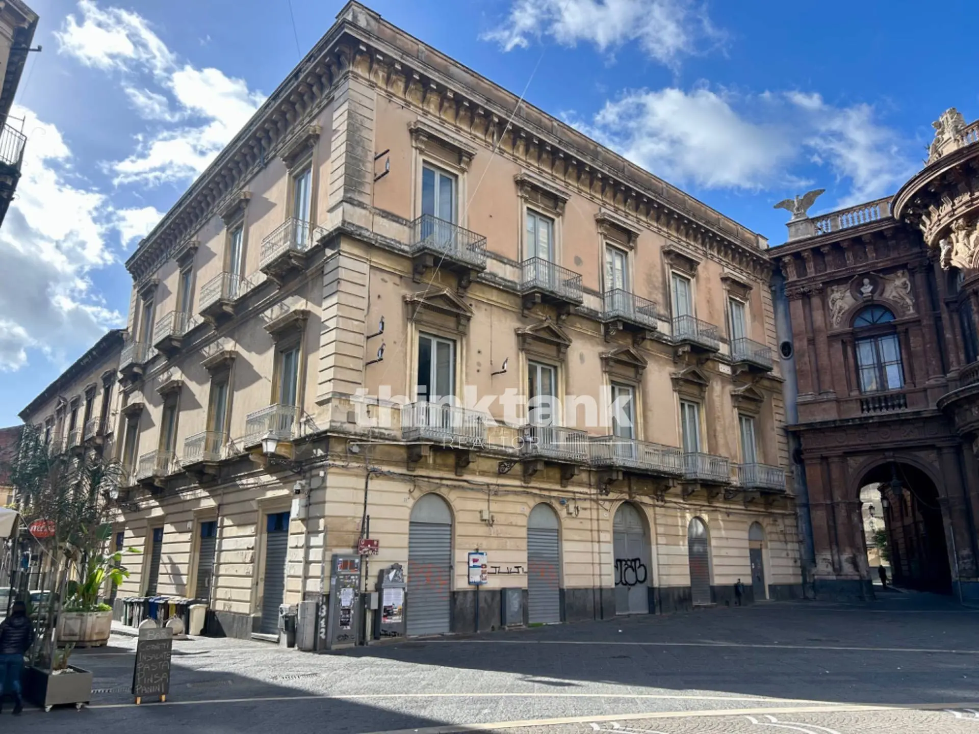 Immagine per Stabile/Palazzo in affitto a Catania Piazza Vincenzo Bellini 
