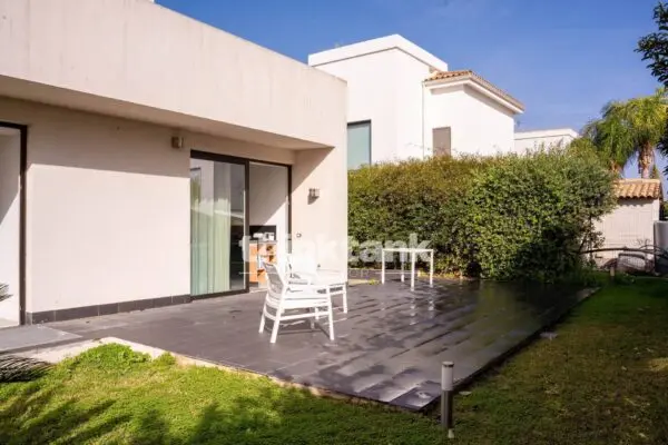 Villa via Dei Cigni, Siracusa