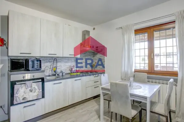 Appartamento via Quadrelle 42, Roma