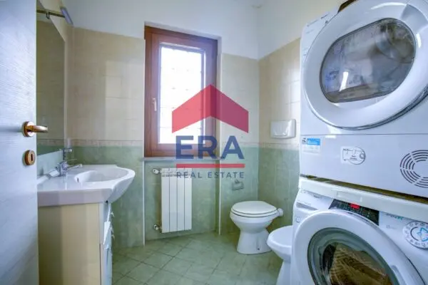 Appartamento via Quadrelle 42, Roma