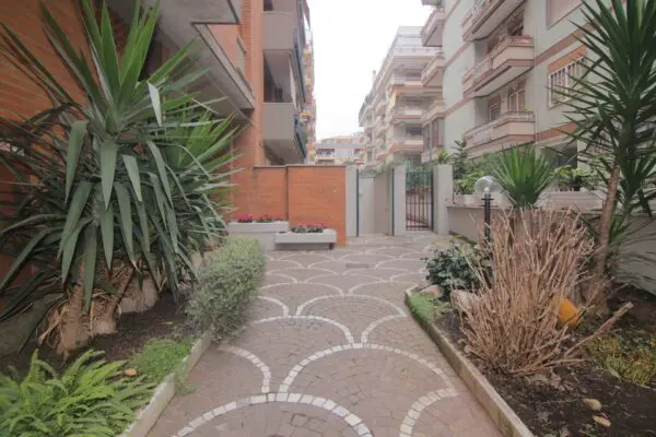 Appartamento via Corrado Del Greco 40, Roma