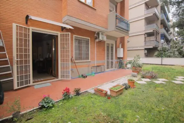 Appartamento via Corrado Del Greco 40, Roma
