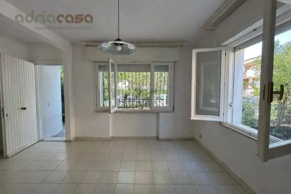 Appartamento via Bixio, Riccione