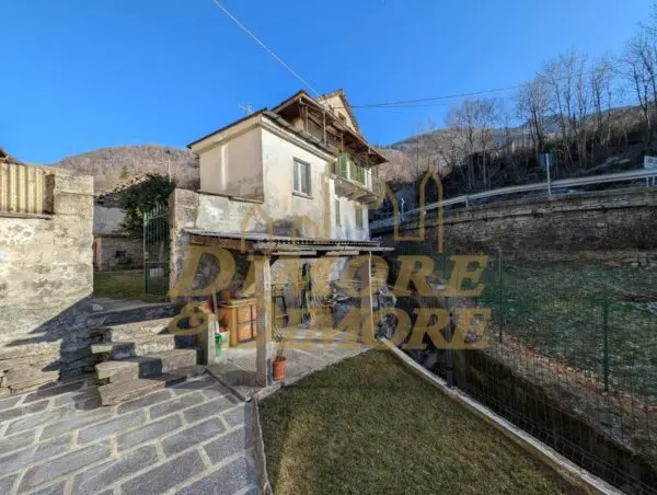 Villa via Beura, Beura-Cardezza