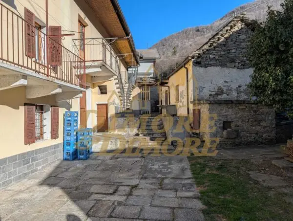 Villa via Beura, Beura-Cardezza