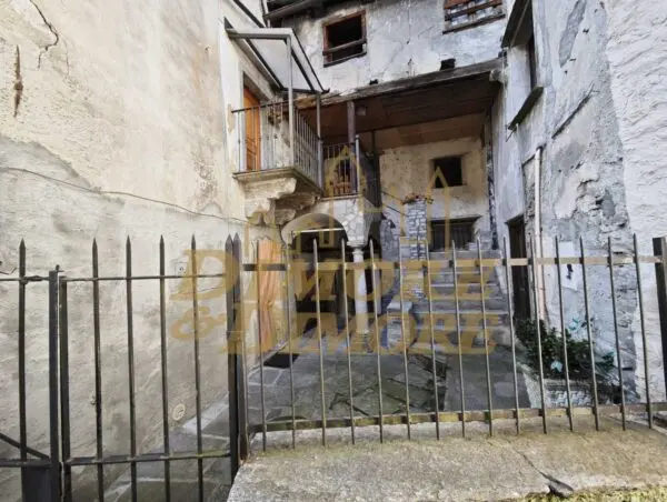 Trilocale piazza Umberto 4, Craveggia