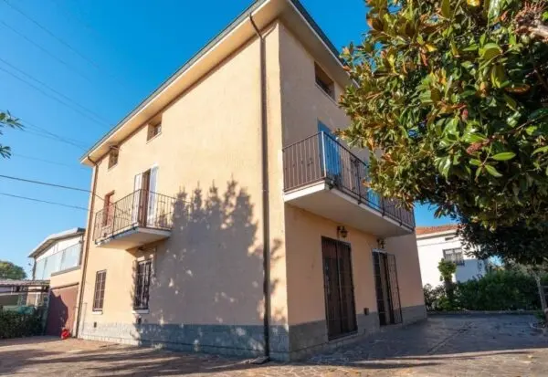 Villa Bifamiliare viale Della Pace, Formigine