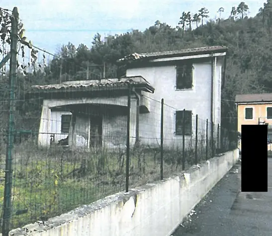 Villa via Xv Febbraio Snc, Follo