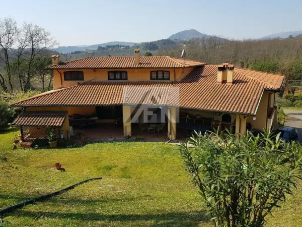 Villa via Montebonelli, Arsina, Lucca