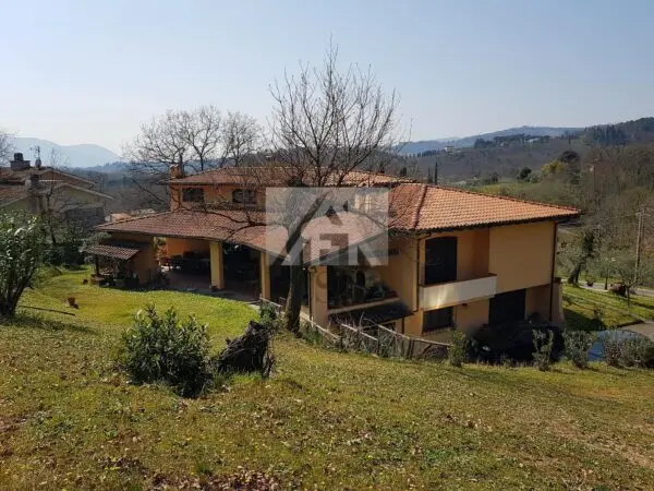 Villa via Montebonelli, Arsina, Lucca