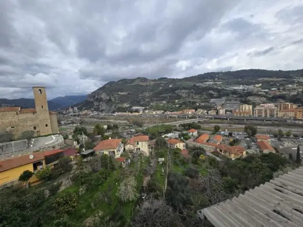 Trilocale via Piemonte 16, Ventimiglia
