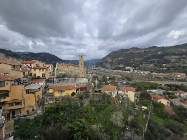 Trilocale via Piemonte 16, Ventimiglia