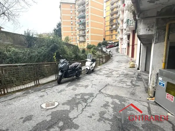 Locale Commerciale 17B, Sestri Ponente, Genova