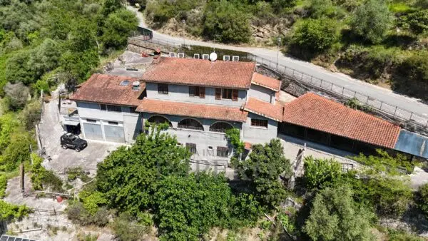 Albergo strada San Pietro 1, Apricale