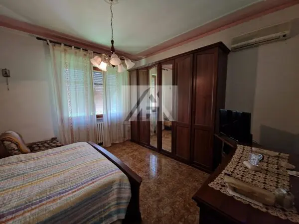 Villa via Vittorio Bachelet, Sant'Angelo In Campo, Lucca