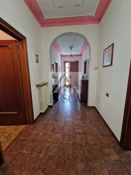 Villa via Vittorio Bachelet, Sant'Angelo In Campo, Lucca