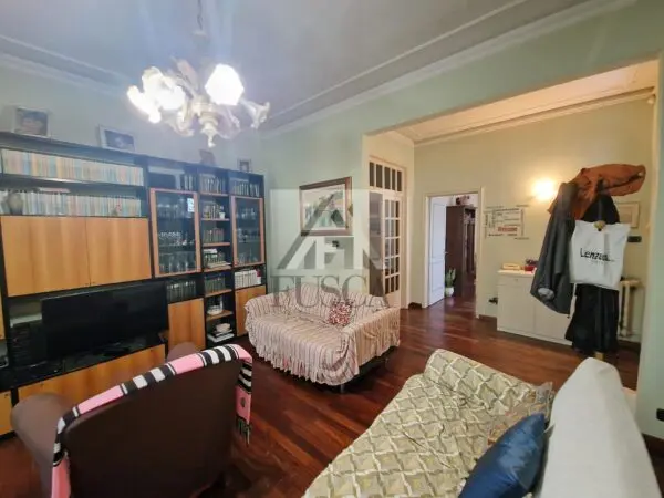 Villa viale Alcide De Gasperi 37, Sant'Anna, Lucca