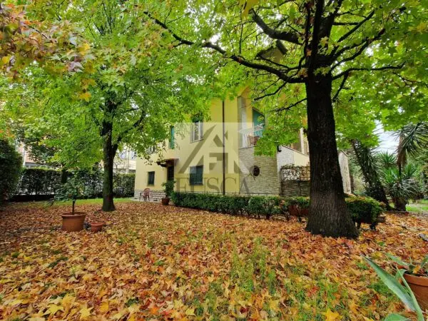 Villa viale Alcide De Gasperi 37, Sant'Anna, Lucca