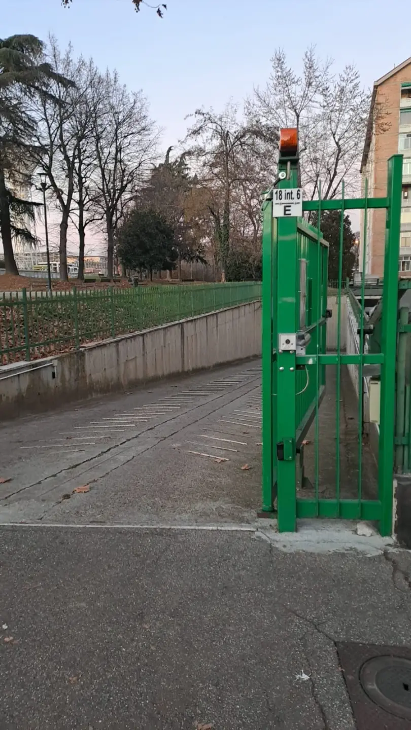 Immagine per Box in vendita a Torino via Buriasco