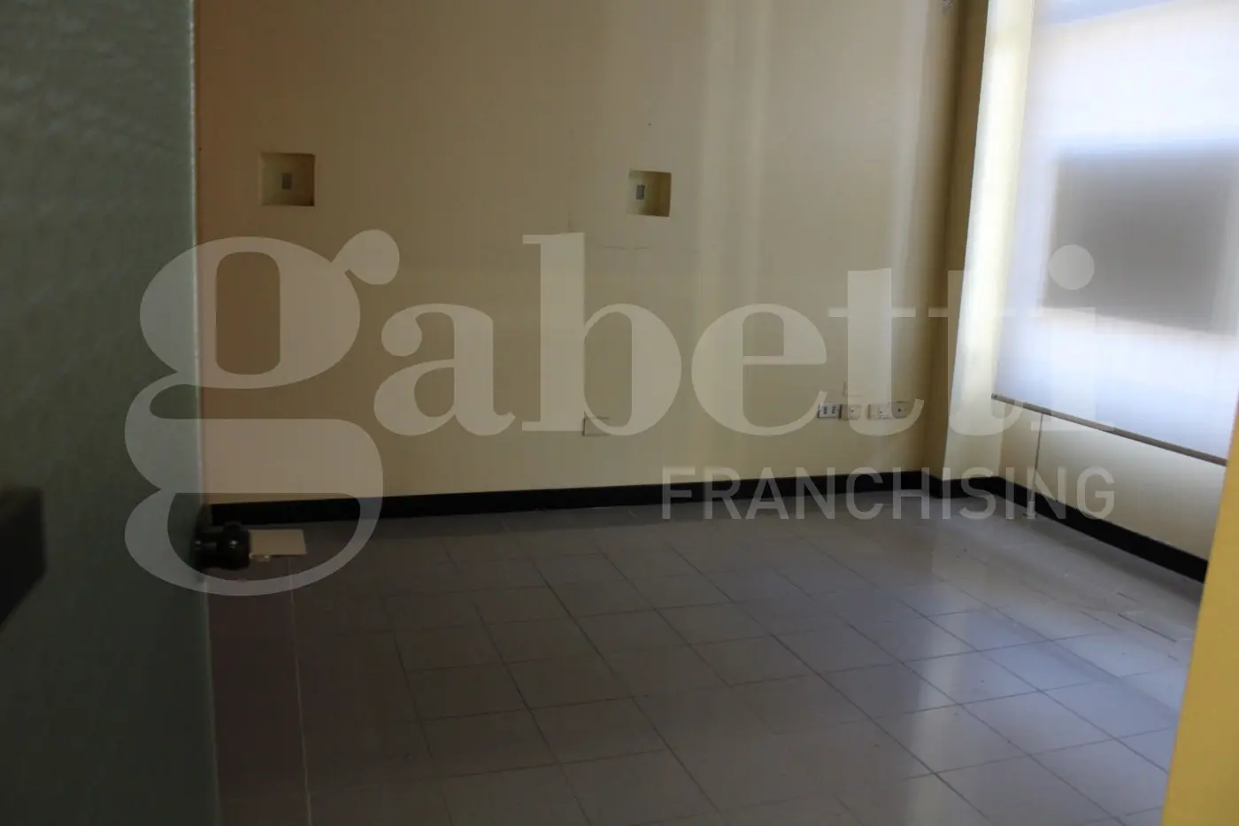 Immagine per Negozio in vendita a Carapelle via Carlo Alberto Della Chiesa