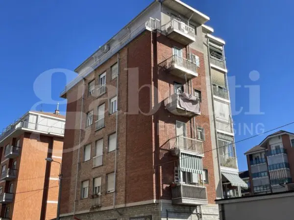 Appartamento via Adamello 95, Torino