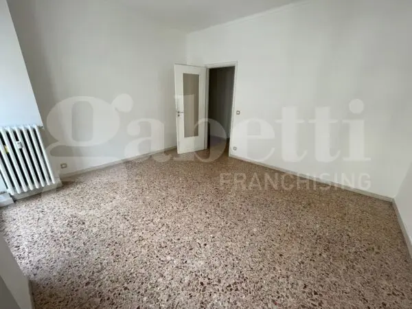 Appartamento via Adamello 95, Torino