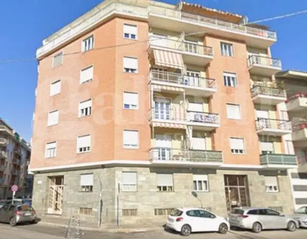 Appartamento via Adamello 100, Torino