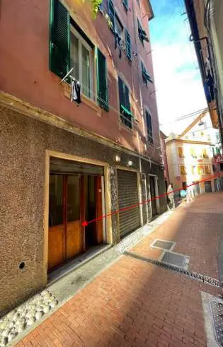 Garage via Beata Chiara, Genova
