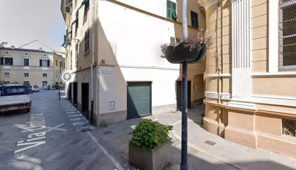 Negozio via Untoria, Savona