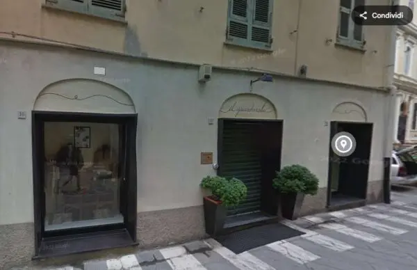 Negozio via Untoria, Savona
