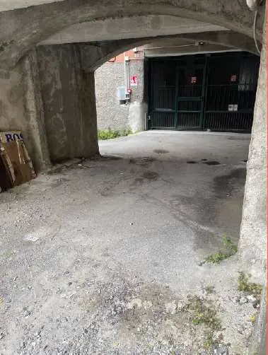 Magazzino via Fereggiano L 1, Genova