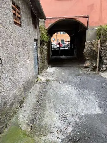 Magazzino via Fereggiano L 6, Genova