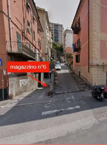 Magazzino via Fereggiano L 6, Genova