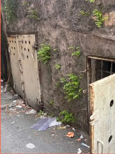 Magazzino via Fereggiano L 6, Genova