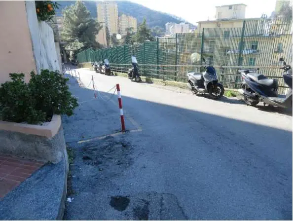 Garage via Tarcisio Donati, Genova