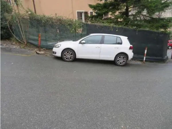 Garage via Tarcisio Donati, Genova