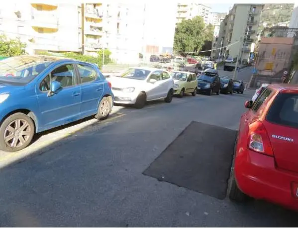 Garage via Tarcisio Donati, Genova