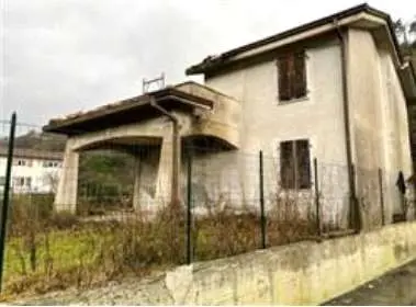 Villa via Xv Febbraio, Follo
