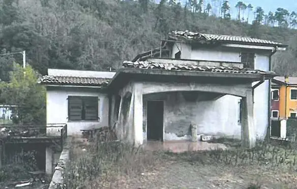 Villa via Xv Febbraio, Follo
