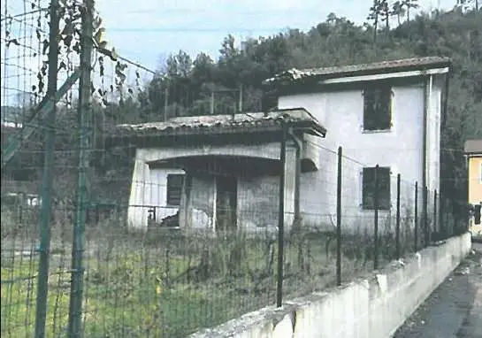 Villa via Xv Febbraio, Follo