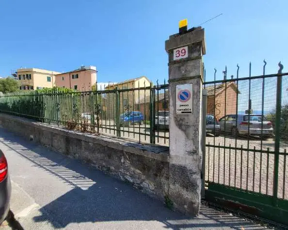 Garage via Donato Somma, Genova