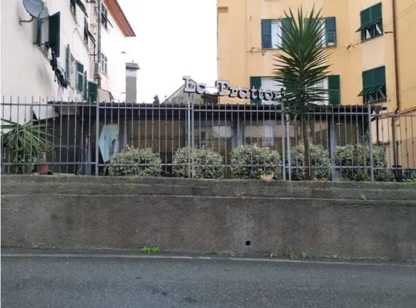 Negozio piazza Santuario Di Coronata, Genova