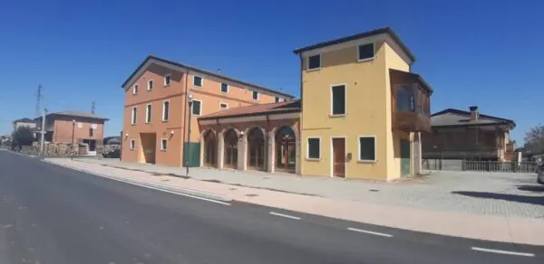 Locale Commerciale via San Pelagio 5, Due Carrare