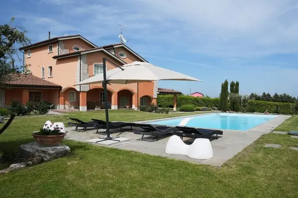 Villa strada Comunale Per Oratino, Oratino