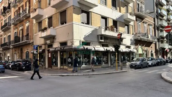 Locale Commerciale via Dante Alighieri 22, Murat, Bari