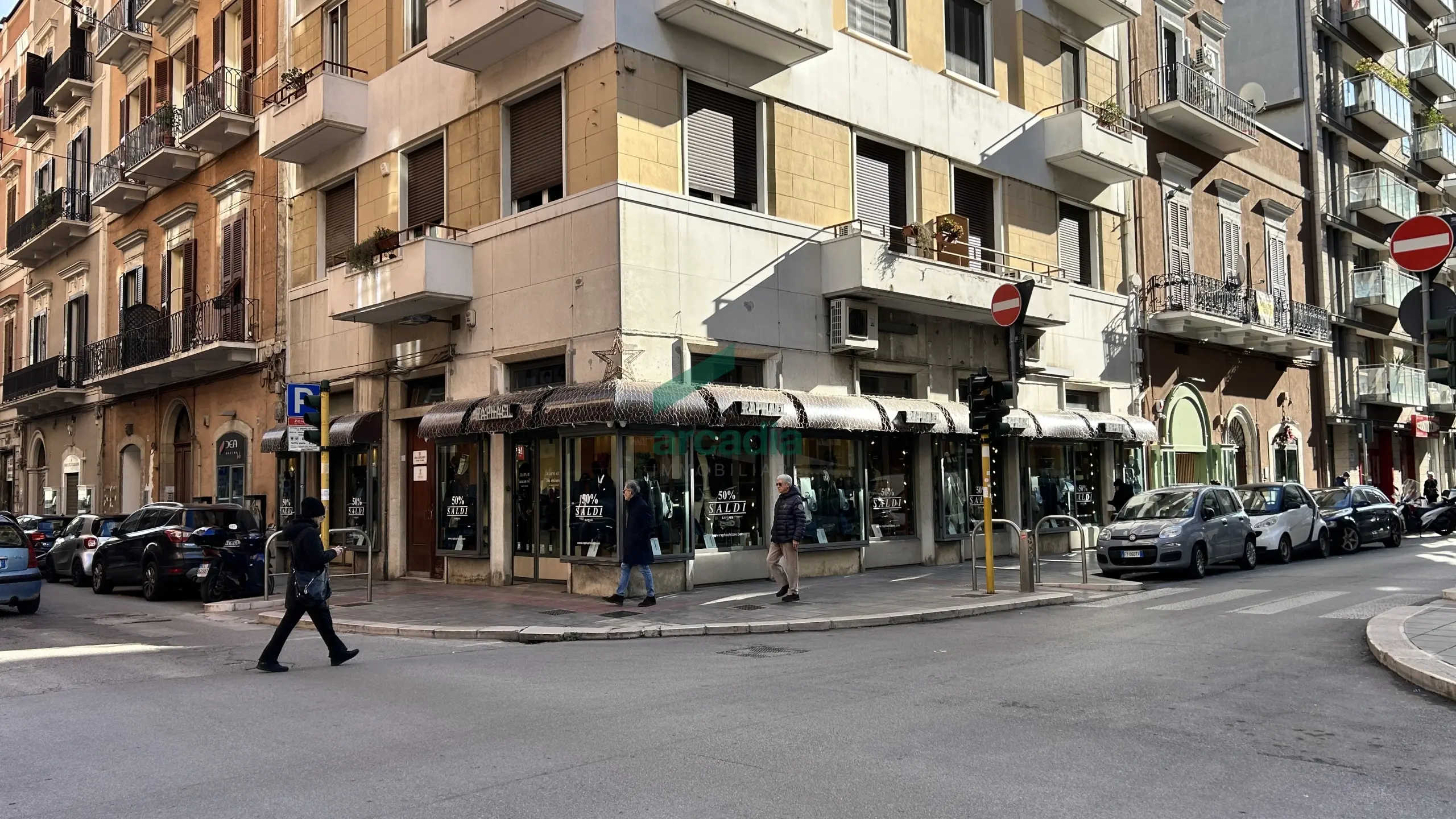 Immagine per Locale commerciale in vendita a Bari via Dante Alighieri 22