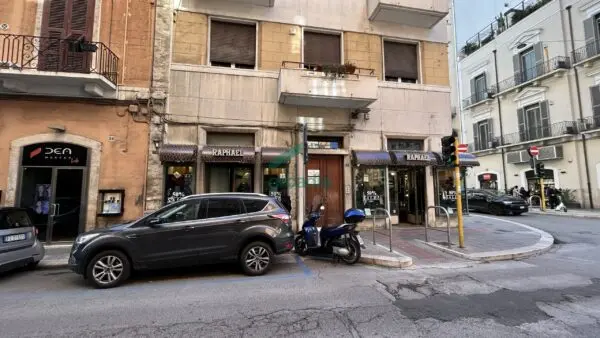 Locale Commerciale via Dante Alighieri 22, Murat, Bari