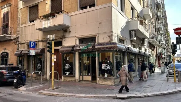 Locale Commerciale via Dante Alighieri 22, Murat, Bari